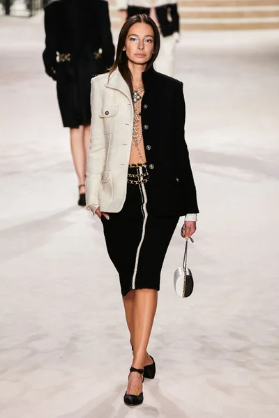 Look 10